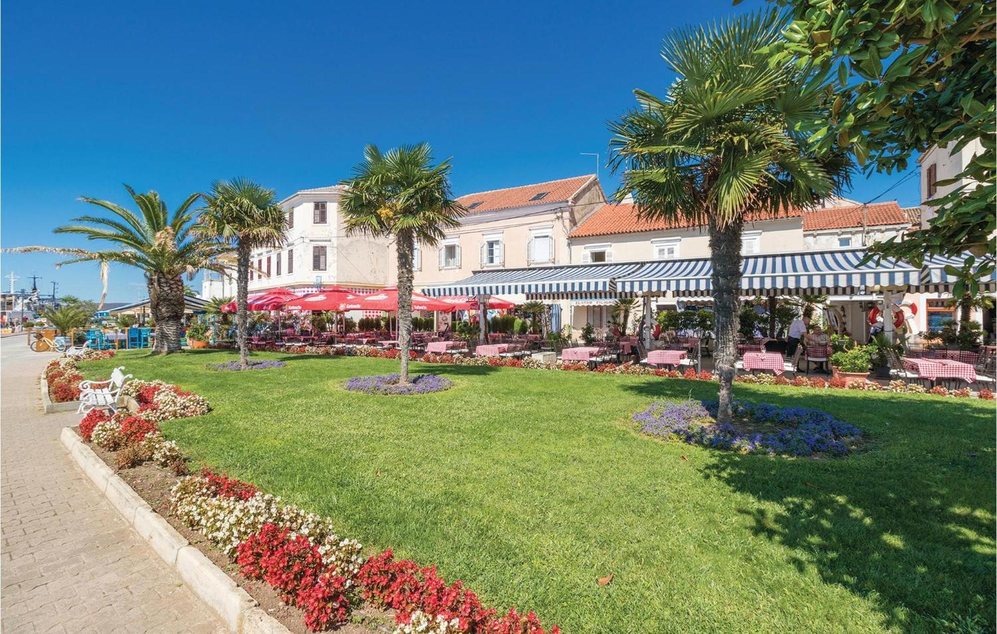 Awesome Apartment In Sveti Filip I Jakov W/ 1 Bedrooms Exterior foto